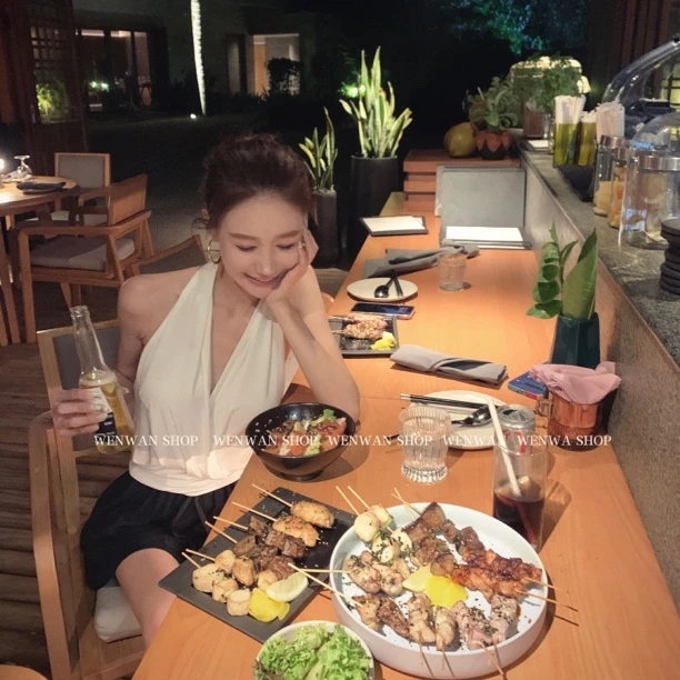 【白茶艺术系】法式度假露背深V领挂脖无袖上衣显瘦吊带背心