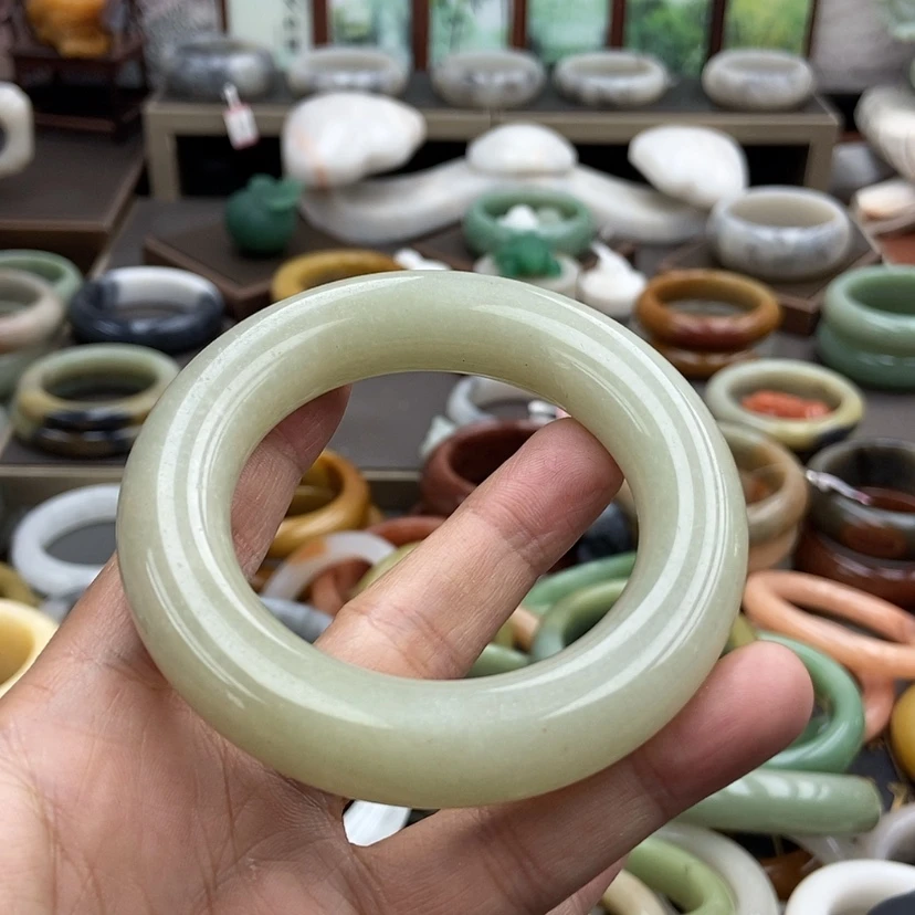 【闪购商品】石英质玉手镯53未镶嵌