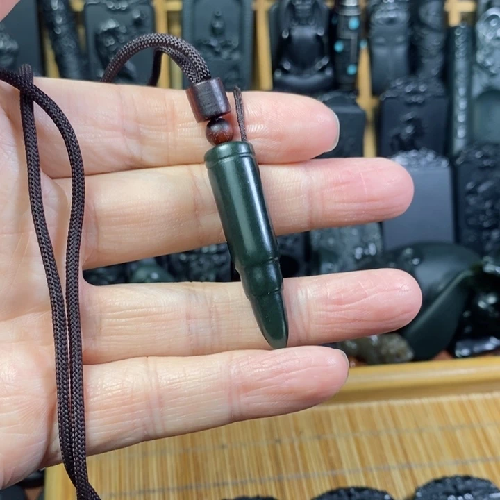 颈饰未镶嵌和田玉（青玉）