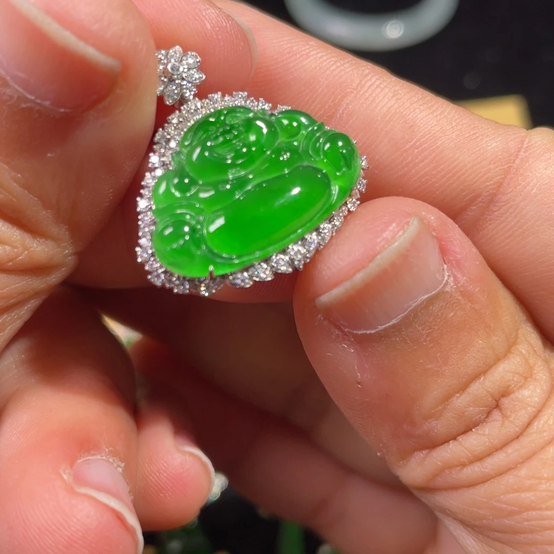 翡翠18K金镶嵌颈饰翡翠