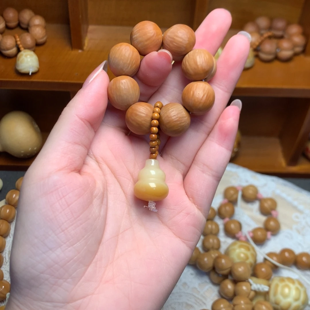 文玩核桃吊坠屁桃手捻哑光葫芦