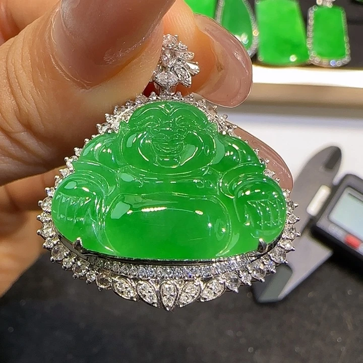 翡翠18K金镶嵌颈饰佛公