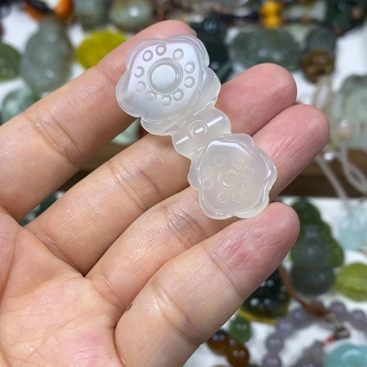 未镶嵌蛇纹石玉吊坠