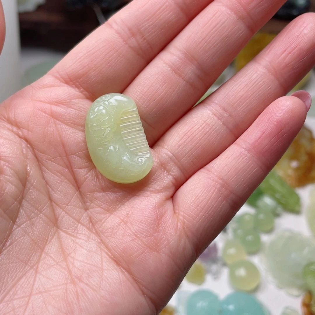 蛇纹石玉颈饰未镶嵌逢*