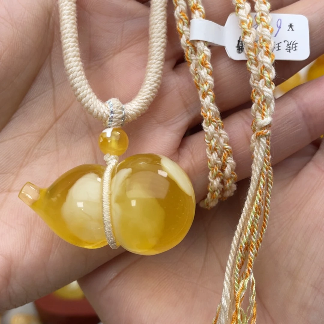 琥珀未镶嵌吊坠(赠链)