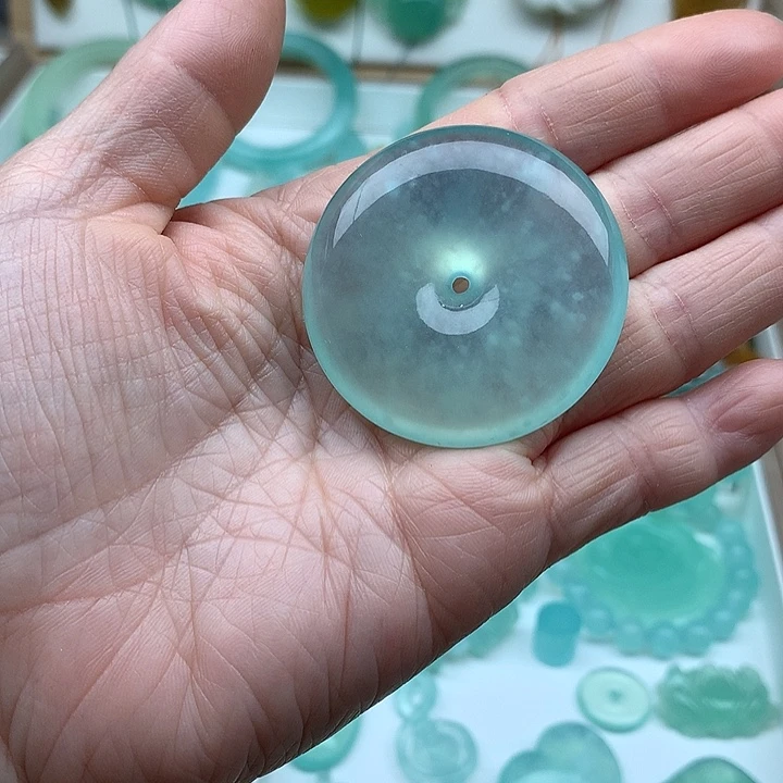 岫玉未镶嵌颈饰平安扣