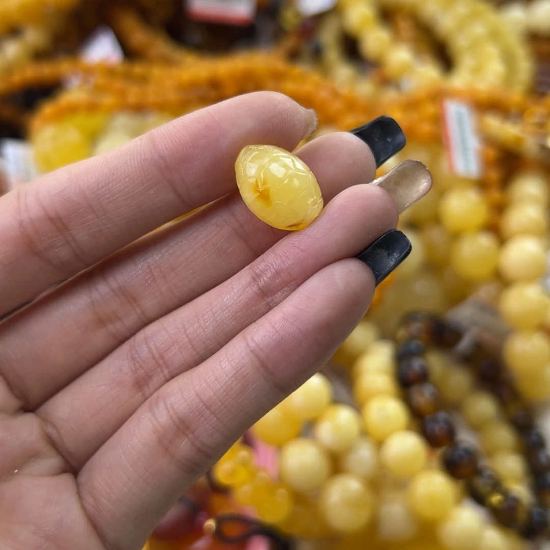 琥珀珠宝奇石未镶嵌