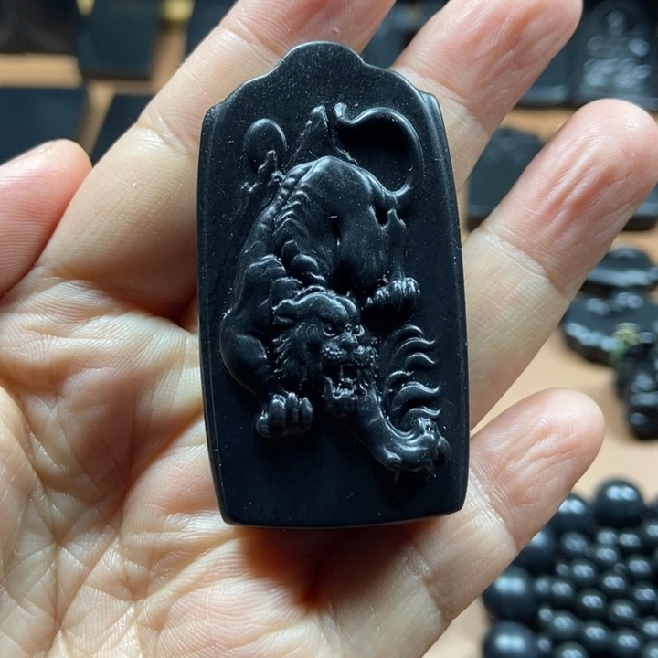 和田玉（墨玉）未镶嵌颈饰