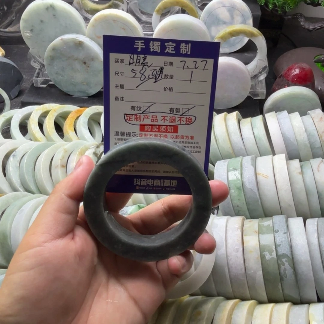 明***.定制翡翠未镶嵌翡翠手镯定制
