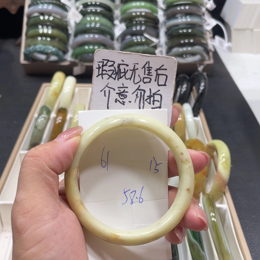 未镶嵌蛇纹石玉手镯