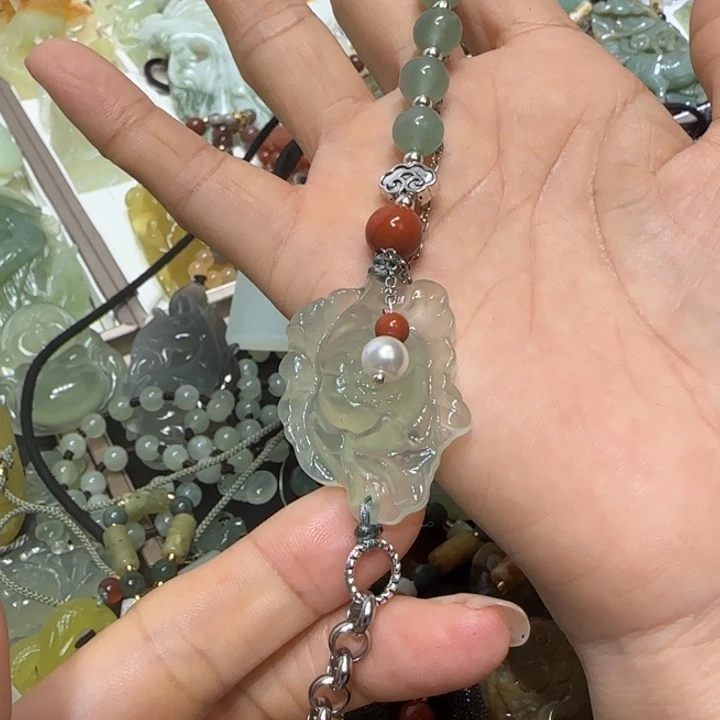 蛇纹石玉未镶嵌吊坠