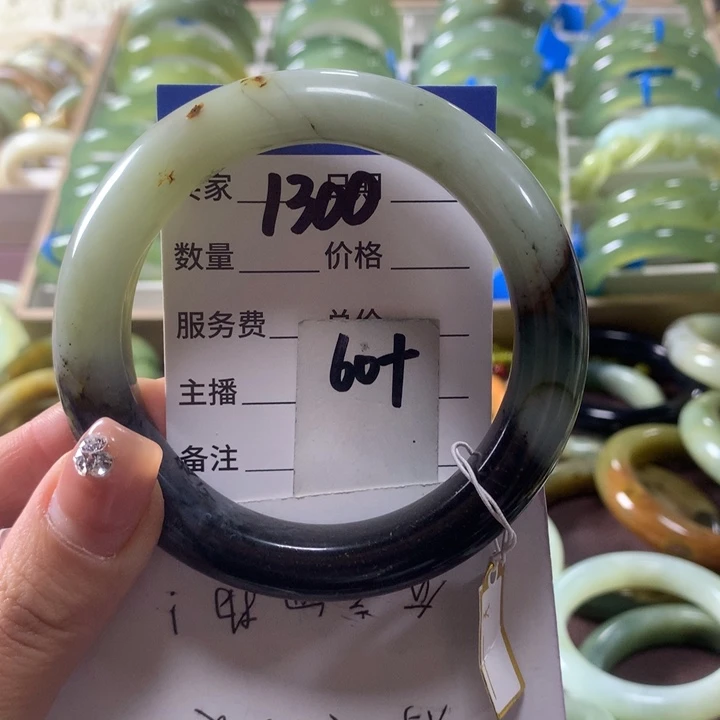 蛇纹石玉未镶嵌手镯1300