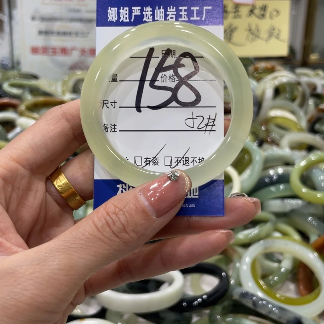 蛇纹石玉手镯未镶嵌