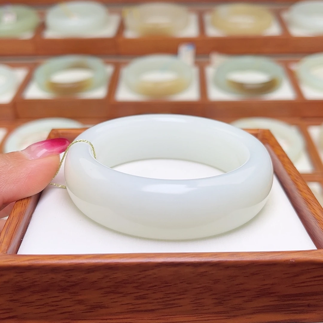 和田玉手镯未镶嵌52.5