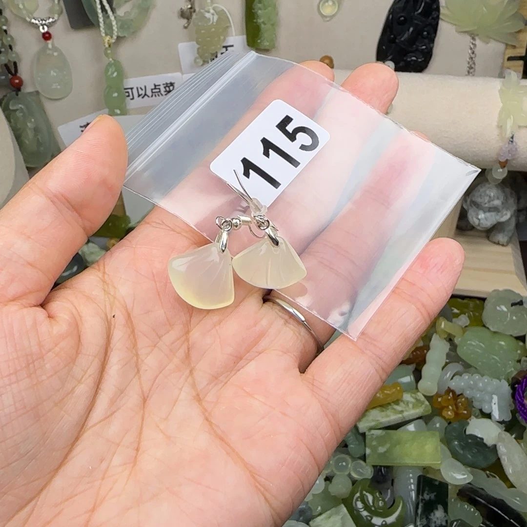 蛇纹石玉清货未镶嵌猫*