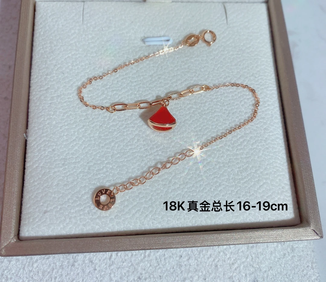 18K金手链 红色裙子