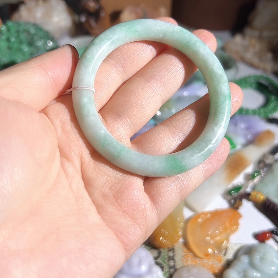 非金属飘绿手镯有纹54口