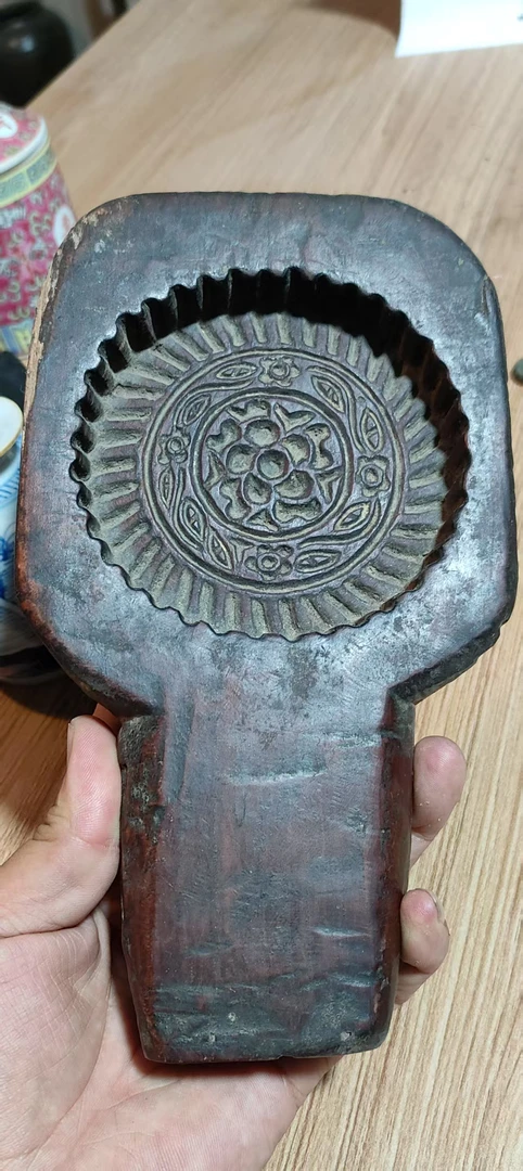 师傅雕刻莆仙纯手工红团印磨具