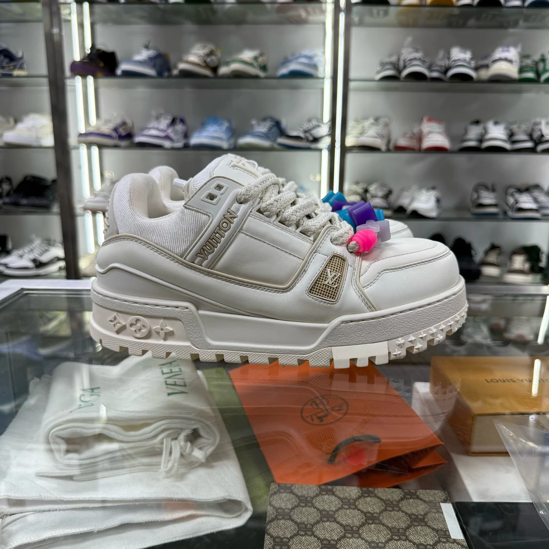 99新 LouisVuitton/路易威登 TRAINER 白胖丁 尺码/40.5 YH18687