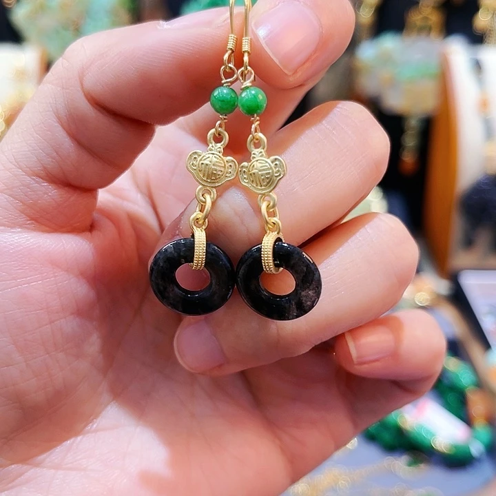 翡翠颈饰未镶嵌耳饰