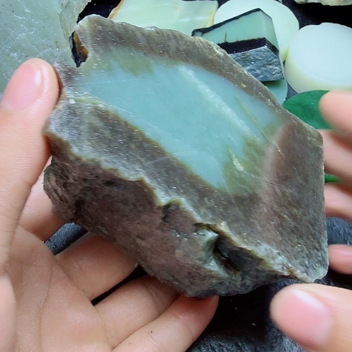 和田玉（糖玉）未镶嵌珠宝奇石
