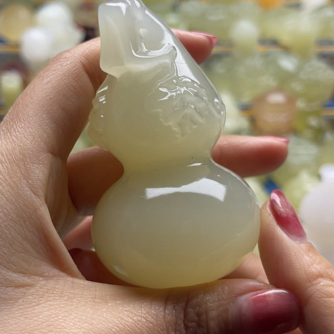 赵***）天然雕刻桌面小摆件