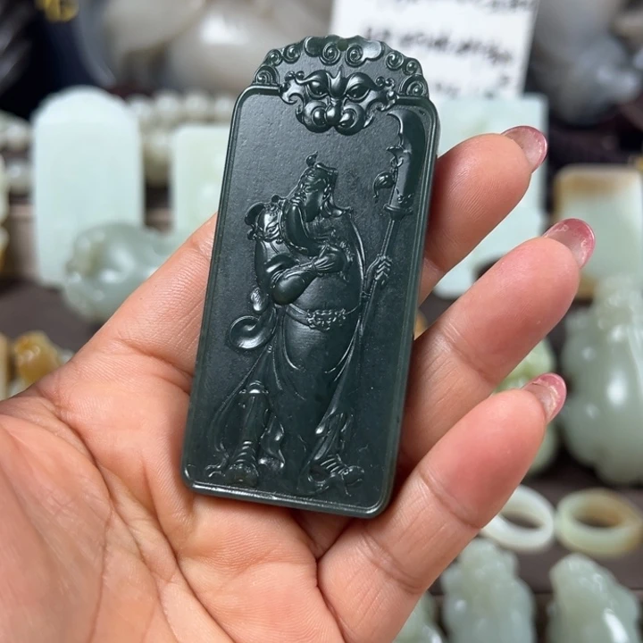 和田玉未镶嵌把件