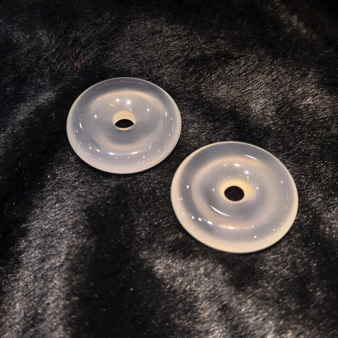 S8274-比利时白冰玉玛瑙平安扣吊坠-配绳子-多样性只发一件