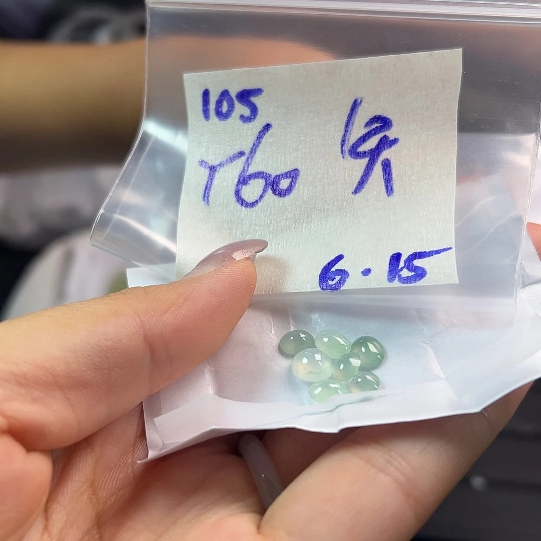 【闪购商品】定制翡翠未镶嵌笑**糊翡翠