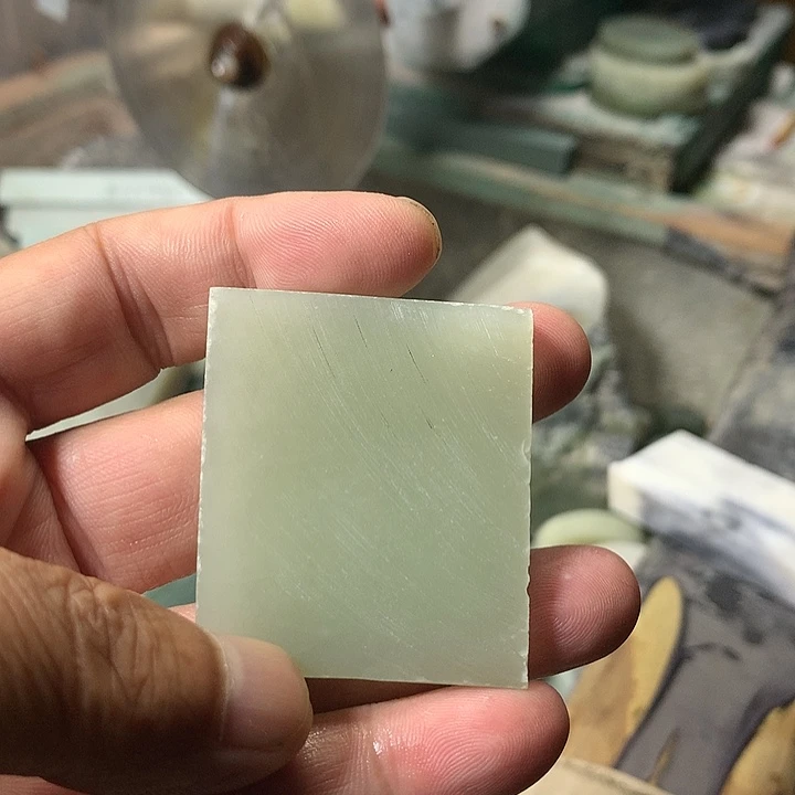 颈饰未镶嵌和田玉（糖玉）