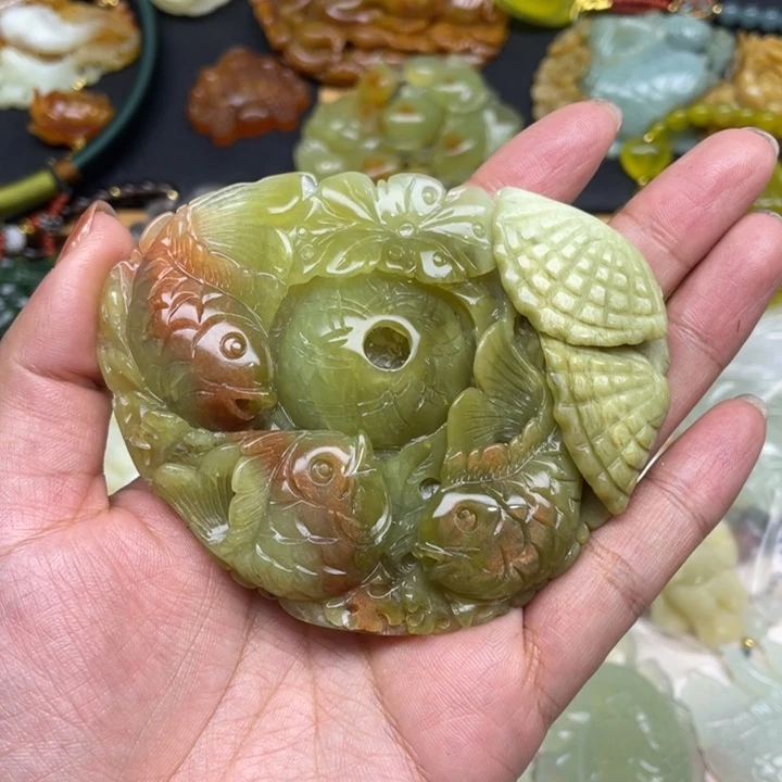 用***洋蛇纹石玉未镶嵌颈饰