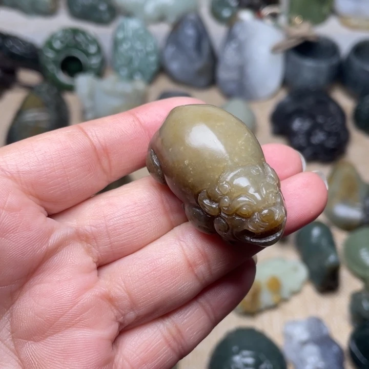 和田玉未镶嵌颈饰有棉