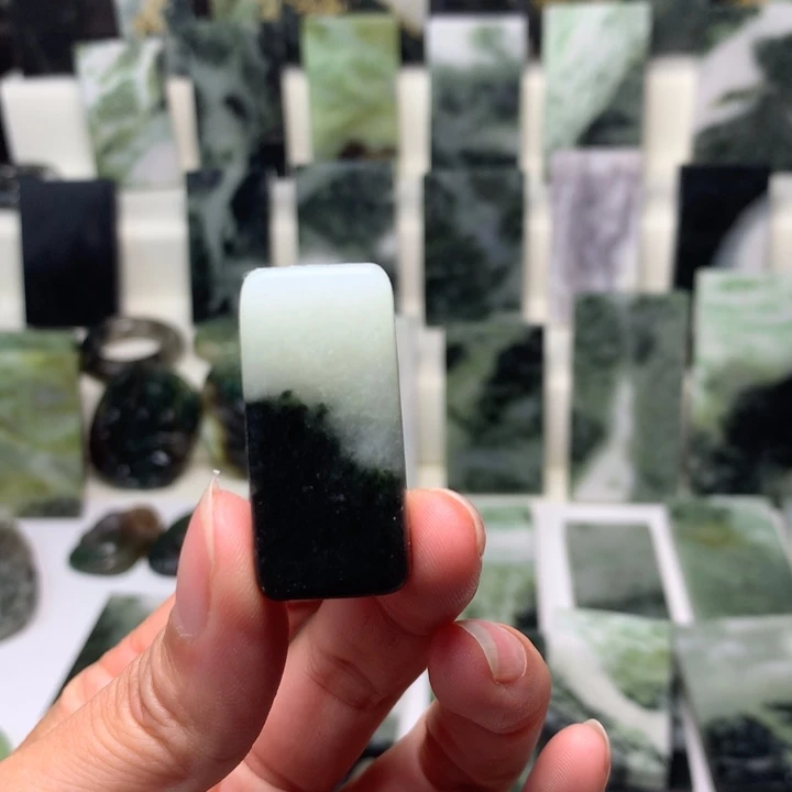 独山玉颈饰未镶嵌小*梁