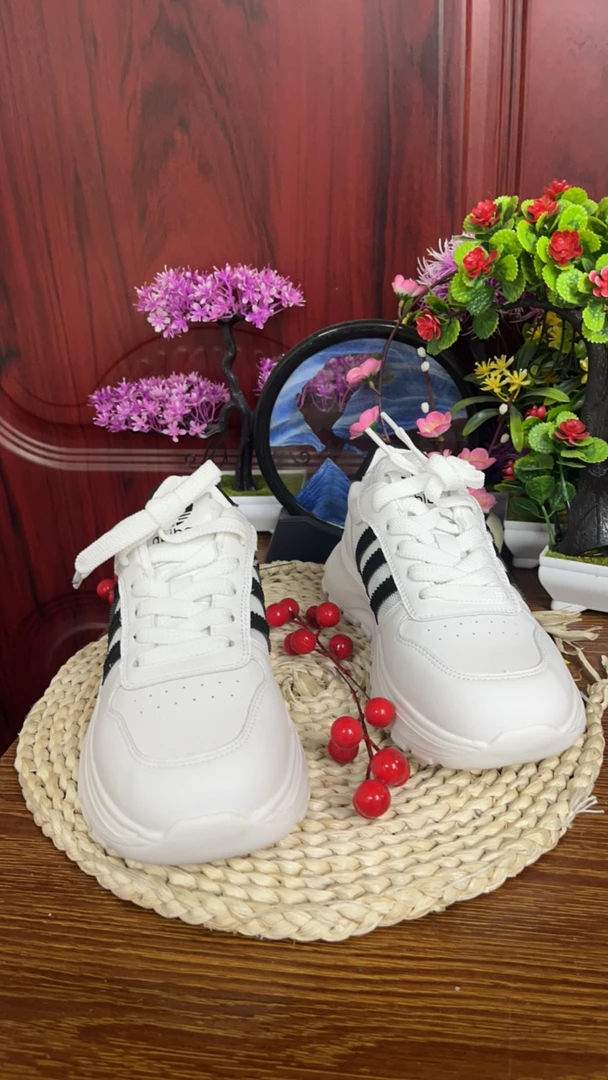 缘缘轻便透气百搭小白鞋3563