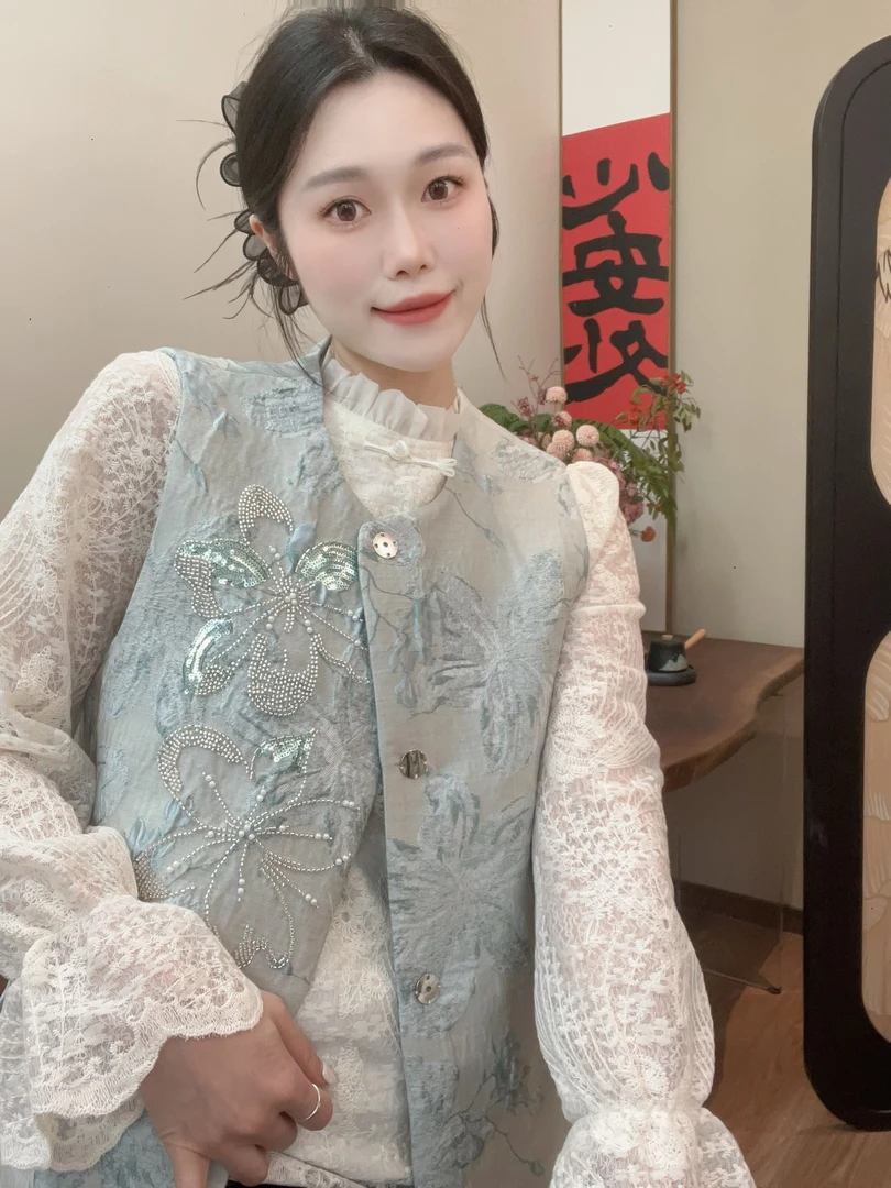 【南昭公主】早春蓝色刺绣新中式织锦马甲女显白时尚薄款圆领