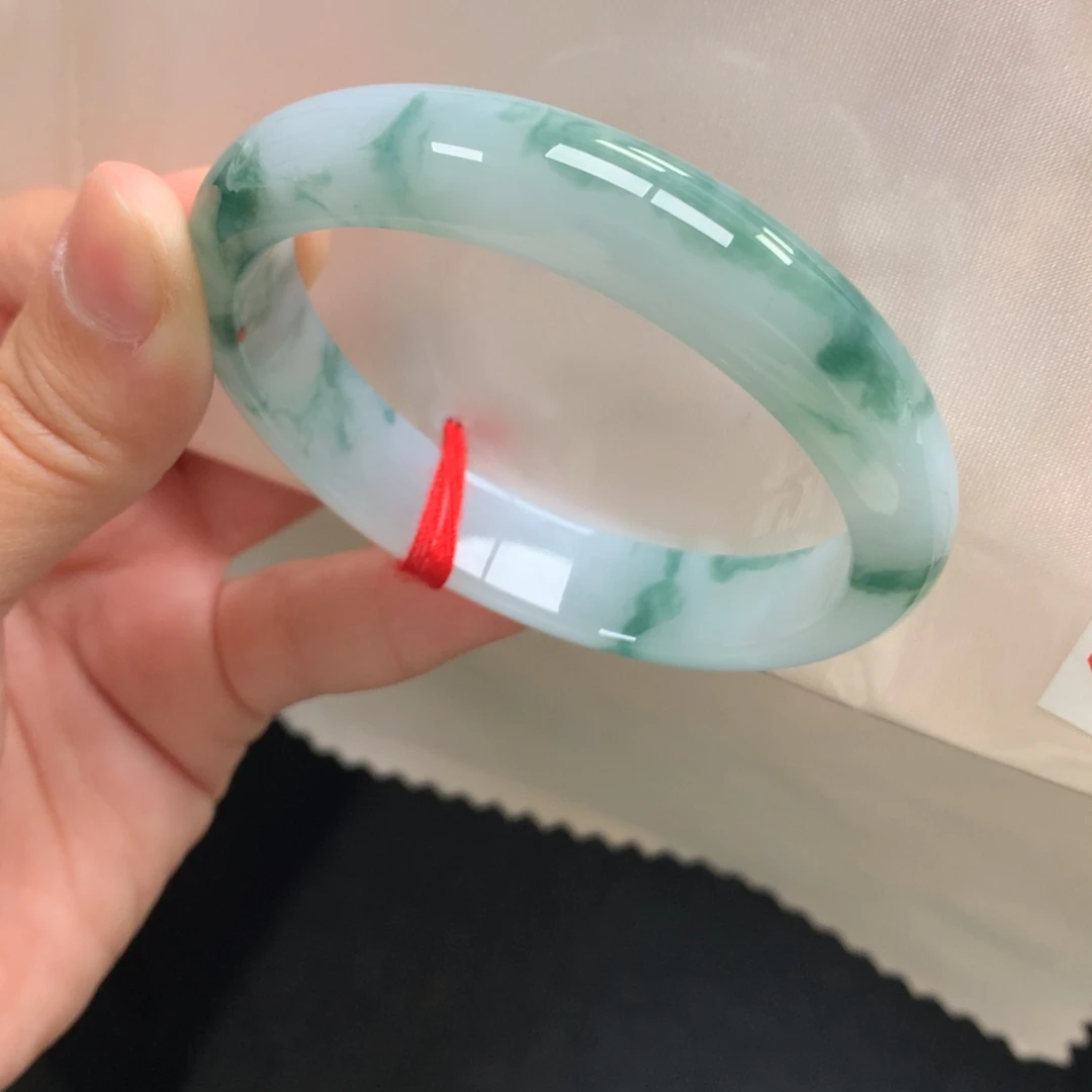 翡翠未镶嵌手镯37号54.8贵妃牛奶飘花