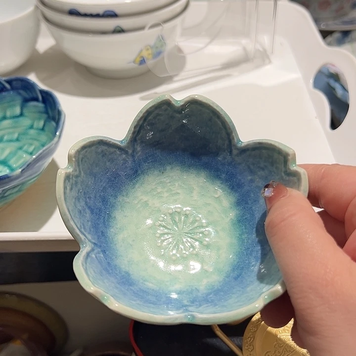 洛***洛瓷樱花花瓣小聊碗一个有特色