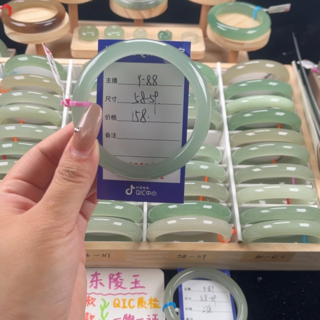 石英质玉未镶嵌手镯