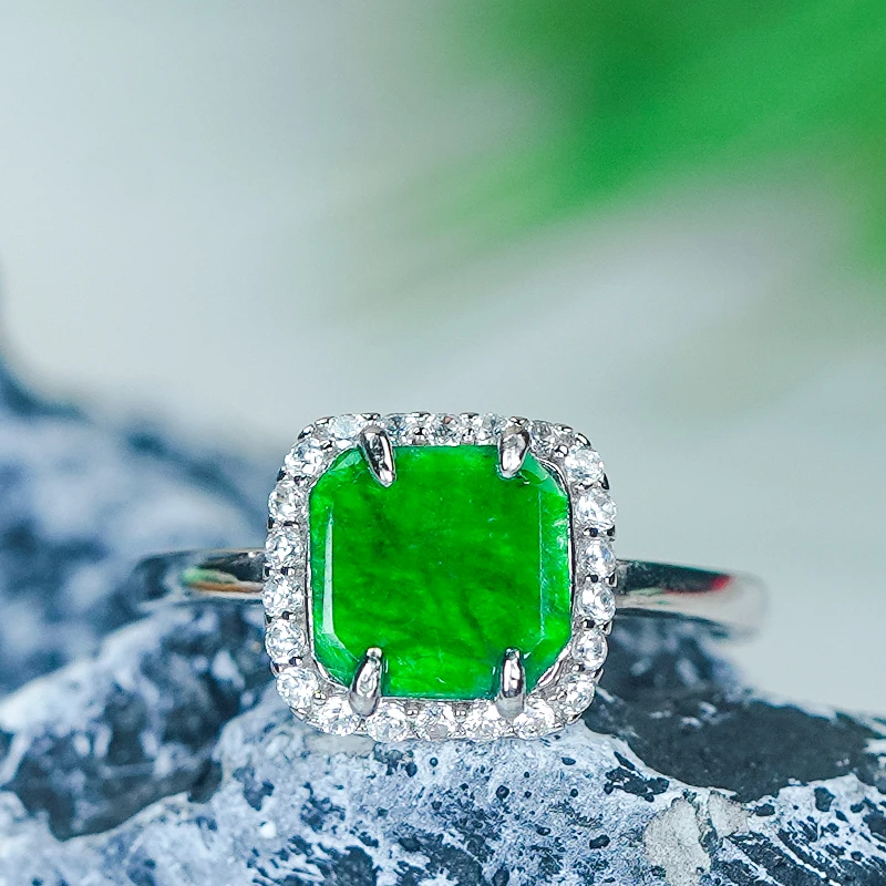 精致豪镶简约风银镶嵌天然满绿翡翠A货龙石方牌戒指