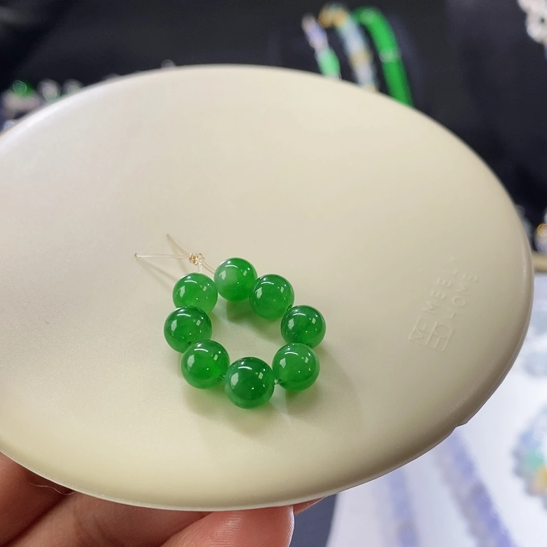 翡翠挂件未镶嵌一手珠珠