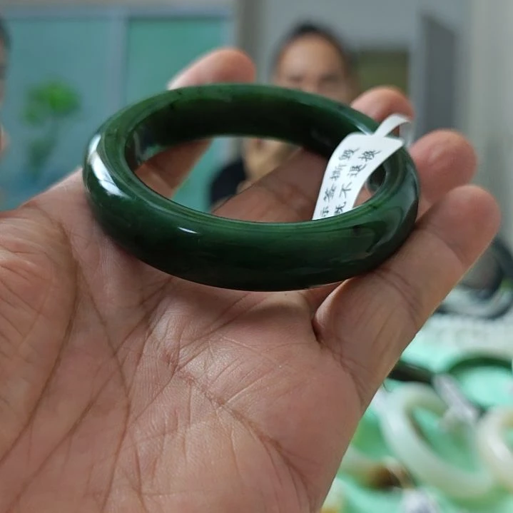 每***文和田玉未镶嵌手镯