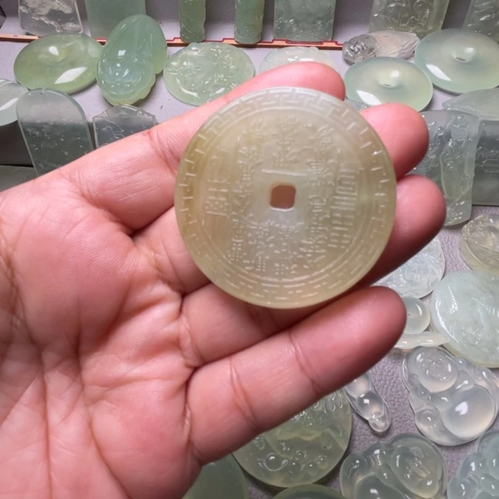 未镶嵌岫玉吊坠(赠链)