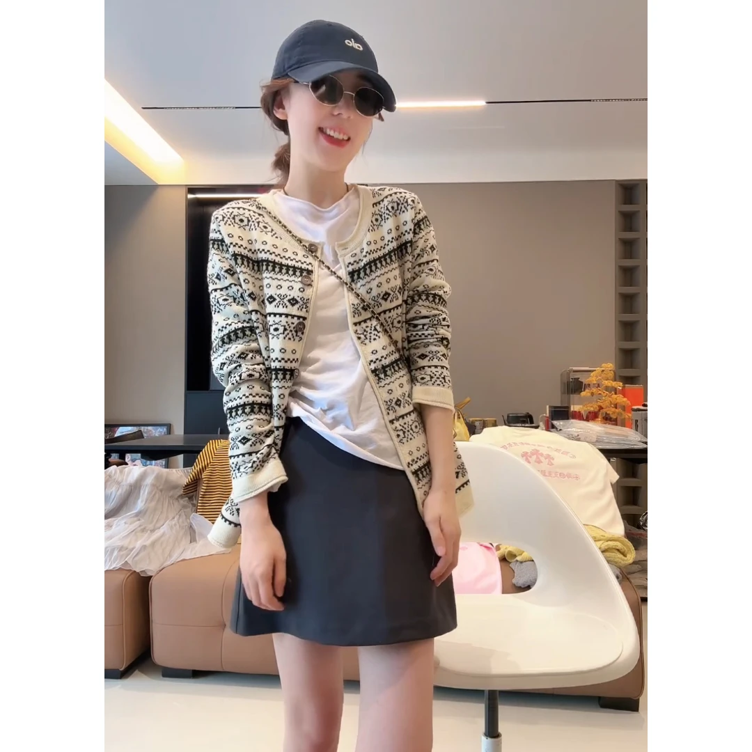 徐靖靖【费尔岛】提花针织开衫外套女 韩版洋气休闲显瘦上衣2504091