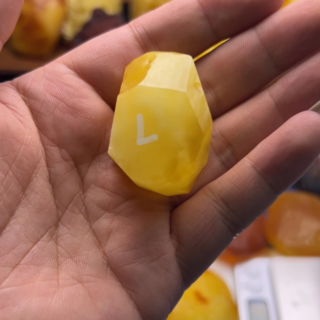 过***烟定制琥珀未镶嵌琥珀蜜蜡