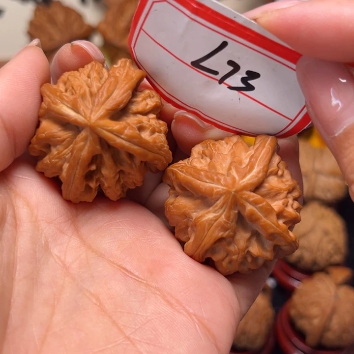 文玩核桃吊坠38尺曹大龙正四棱73