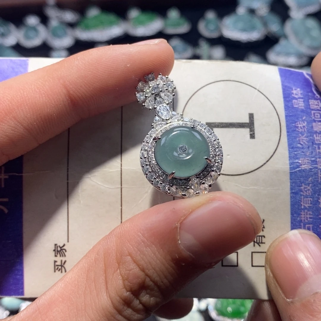 翡翠未镶嵌颈饰翡翠