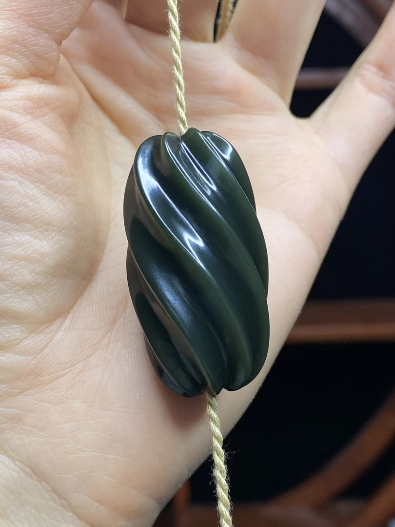 和田玉·油青《石来运转》做工精致 玉质油润 尺寸39.7*21㎜重26.6克