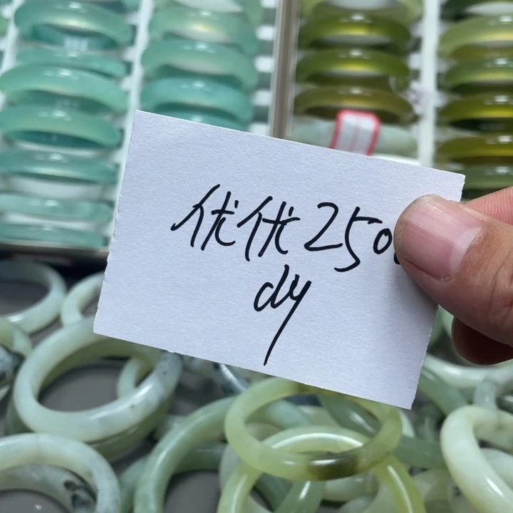 唯***伊未镶嵌蛇纹石玉手镯