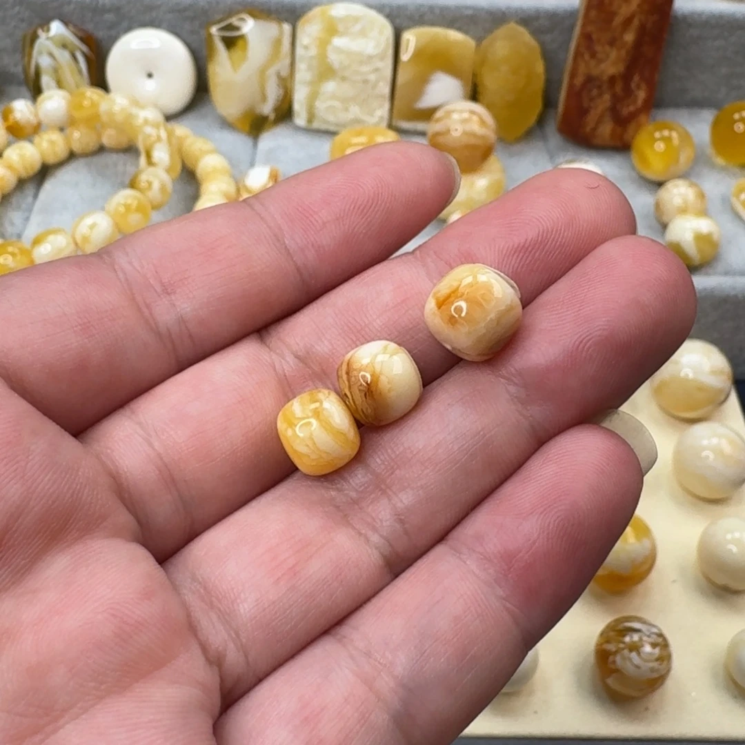 随****裸石琥珀未镶嵌老型