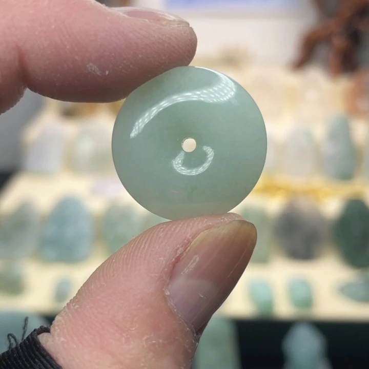 翡翠未镶嵌颈饰玉